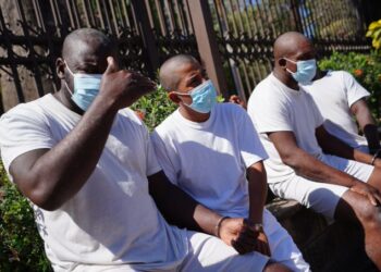 Fiscalía solicita que 4 extranjeros capturados con 2,111 kilos de droga al suroeste de Acajutla continúen proceso en prisión