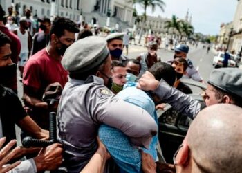 Cuba condena a penas de cárcel a 12 manifestantes de Cárdenas