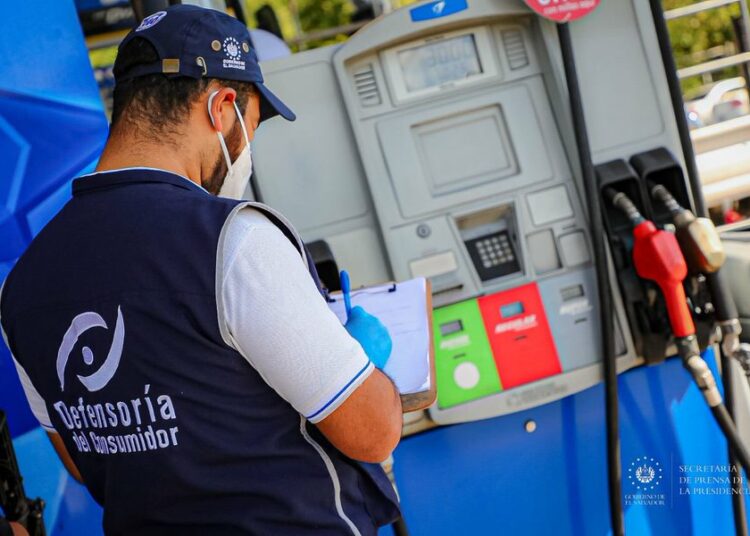 Defensoría del Consumidor continúa inspecciones rigurosas a gasolineras para garantizar prácticas de calidad y cantidad al suministro