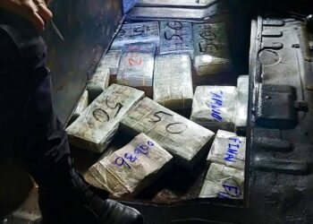 Autoridades localizan $1.2 millones en efectivo escondidos en un vehículo en San Miguel