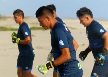 Selecciones masculina y femenina de fútbol playa recibieron entrenamiento psicológico por parte de INDES