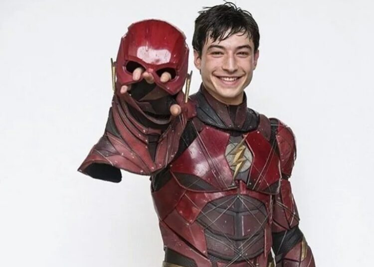 El actor de Flash Ezra Miller es arrestado en Hawaii por acoso y alteración del orden público