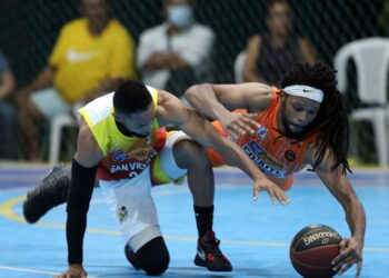 Fantasmas logran su primer triunfo y San Salvador vuelve a la cima