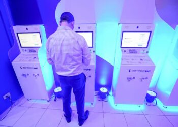 Salvadoreños podrán refrendar la tarjeta de circulación y licencia por medio de máquinas de autogestión