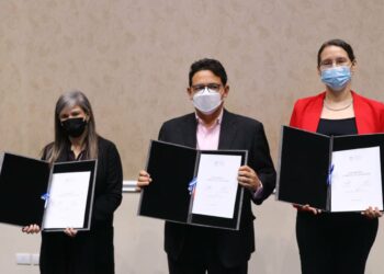 MINED firma documento Compacto con la Alianza Mundial por la Educación y el Grupo Local de Educación