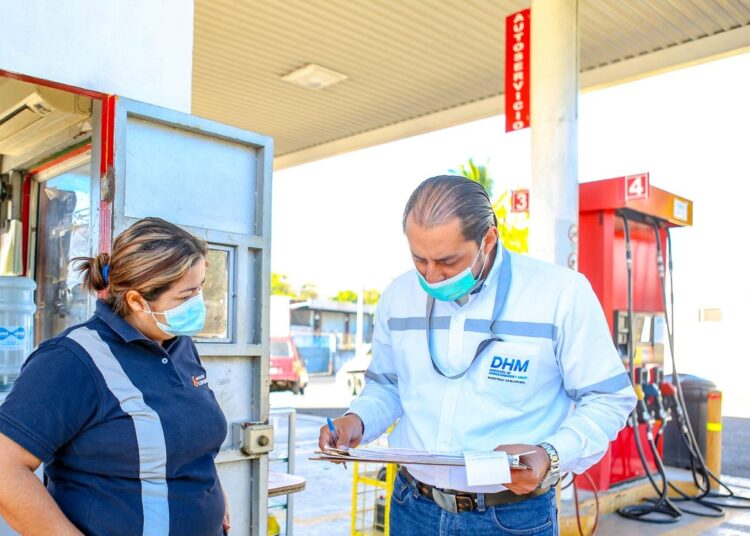 Continúan las inspecciones en gasolineras para cuidar el bolsillo de los salvadoreños