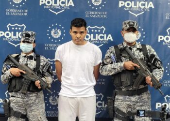 Conductor que arrolló a gestor de tránsito en bulevar del Ejército es trasladado al Centro Preventivo de Santa Ana