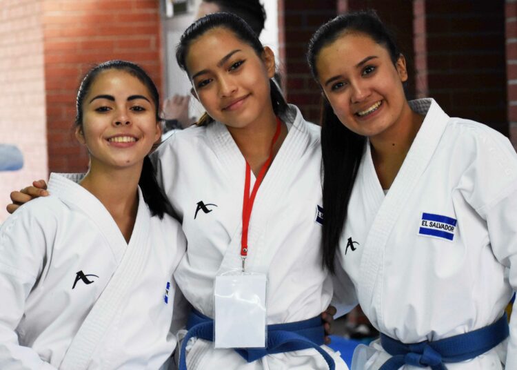 Karatecas salvadoreños obtienen tres medallas de bronce en el campeonato Centroamericano y del Caribe