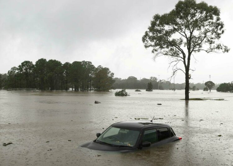 Ordenan evacuar a unas 40.000 personas por inundaciones en Australia