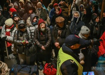 Los desplazados de Ucrania: lágrimas, despedidas en los trenes y el éxodo a un futuro incierto