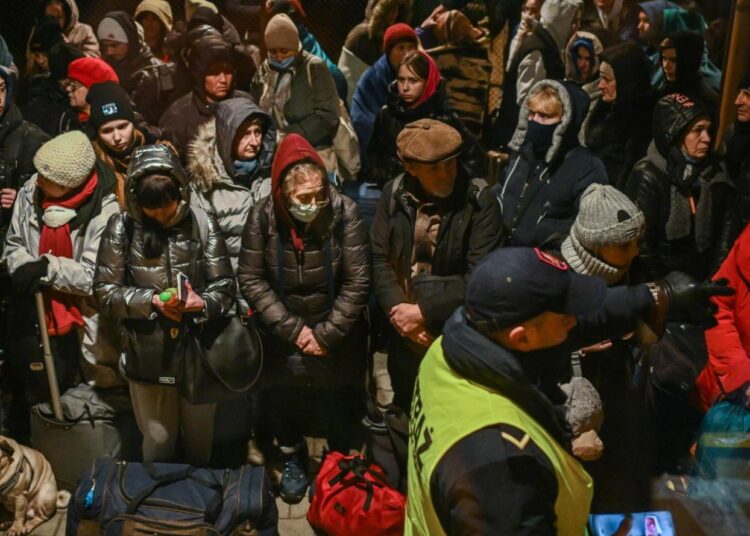 Los desplazados de Ucrania: lágrimas, despedidas en los trenes y el éxodo a un futuro incierto