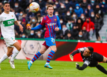 El Barcelona gana en Elche y se afianza en puestos de Champions