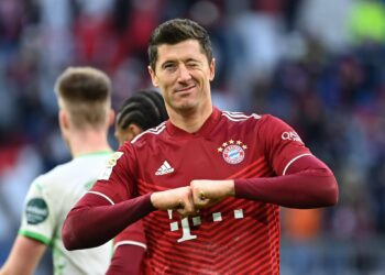 Lewandowski y el Bayern Múnich golean al Salzburgo y pasan a cuartos en Champions
