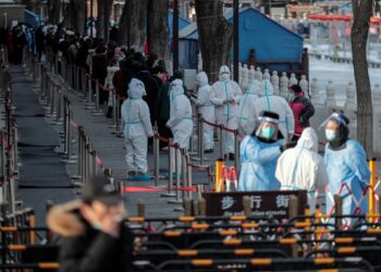 China informó sus primeras muertes por COVID-19 en más de un año