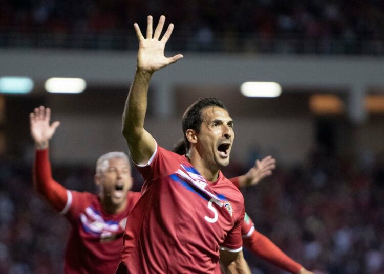 Costa Rica en zona de repechaje y quita invicto a Canadá
