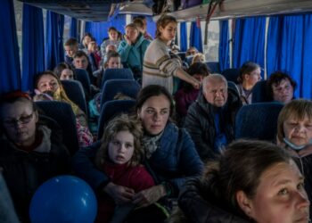 El número de refugiados ucranianos que huyen de la invasión rusa ya supera los 4 millones