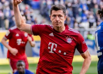 Lewandowski salva de la derrota al Bayern Múnich y llega a 43 goles en la temporada