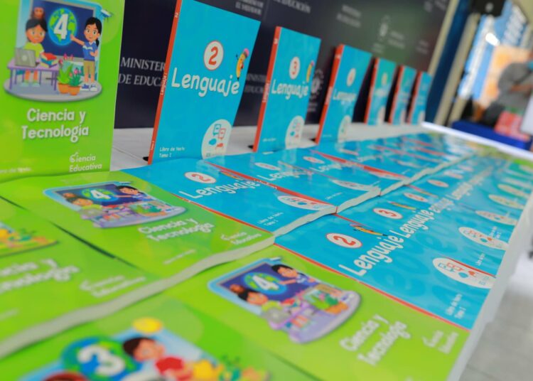 Gobierno inició distribución de 1.5 millones de libros a estudiantes de educación básica y media