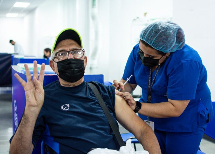 MINSAL continua aplicación de la cuarta dosis contra covid-19