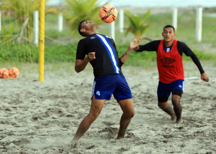 Inicia la preparación de la selecciones salvadoreñas para el Beach Soccer Cup 2022