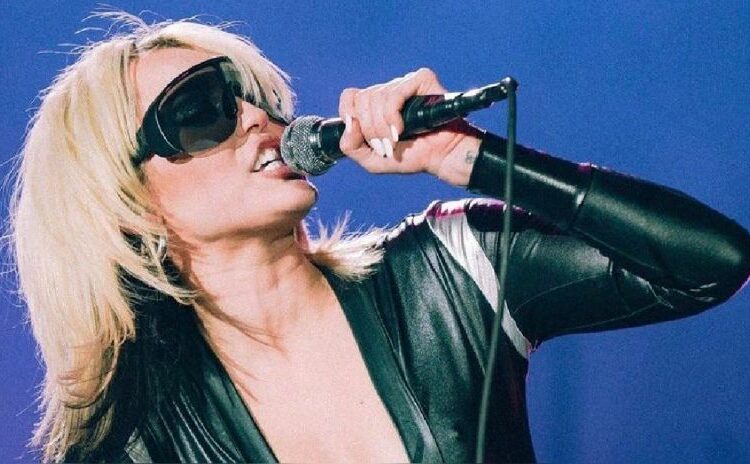 (VIDEO) El avión de Miley Cyrus que iba a Paraguay fue impactado por un rayo y aterrizó de emergencia