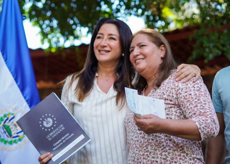 El 56% de personas beneficiadas con programas de Vivienda son mujeres