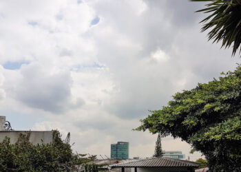 Cielo nublado, posibilidades de chubascos para este viernes