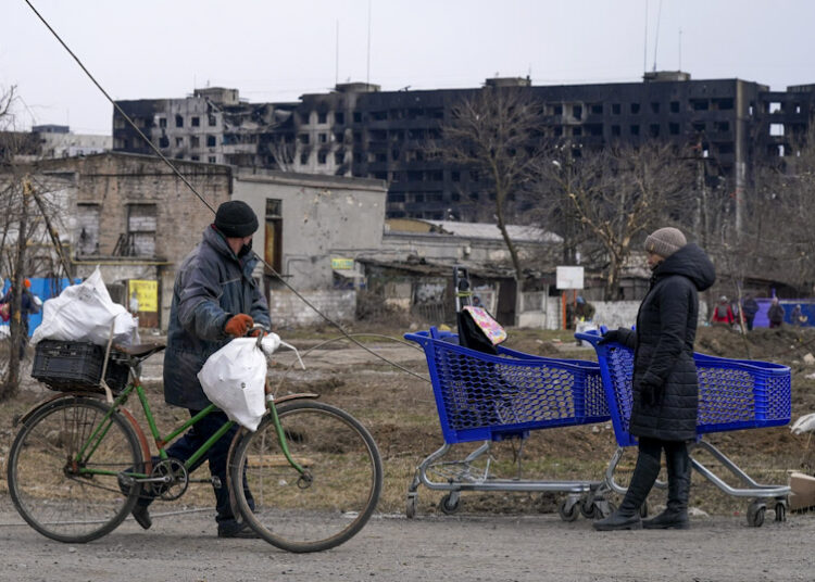 Ucrania registra unas 100.000 personas atrapadas en Mariúpol