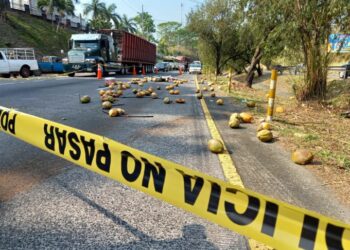 Accidente de tránsito en autopista a Comalapa deja a una persona fallecida y otras dos lesionadas