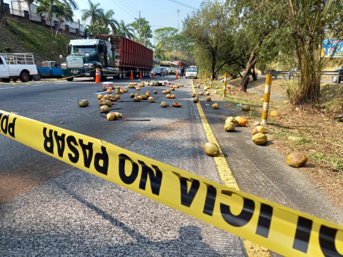Accidente de tránsito en autopista a Comalapa deja a una persona fallecida y otras dos lesionadas