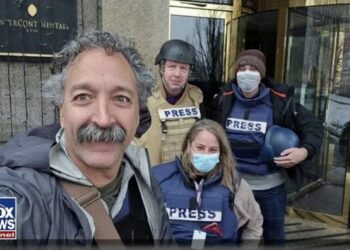 Un camarógrafo de Fox News murió de un disparo en las afueras de Kiev mientras cubría la invasión de Rusia