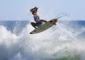 Salvadoreños lucharán por una «wildcard» para estar presentes en el Championship Tour de Surf