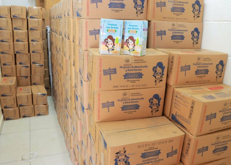 Gobierno fortalece reparto de alimentos para alumnos del sistema de educación público