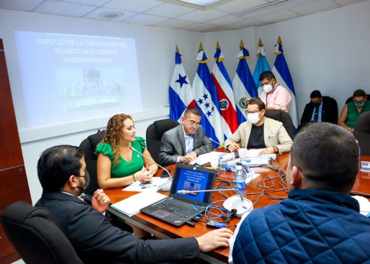 Comisión estudia convenio para que jóvenes accedan a pasantías de trabajo en países iberoamericanos