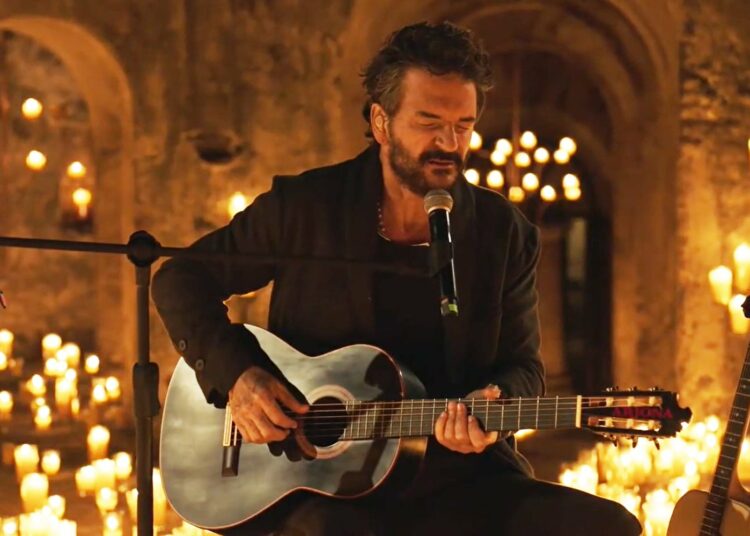 Ricardo Arjona da positivo a covid-19 y suspende conciertos en su gira en Europa