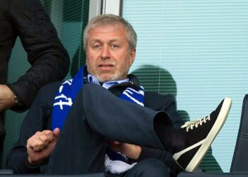 El gobierno británico sancionó a Roman Abramovich y quedó suspendida la venta del Chelsea