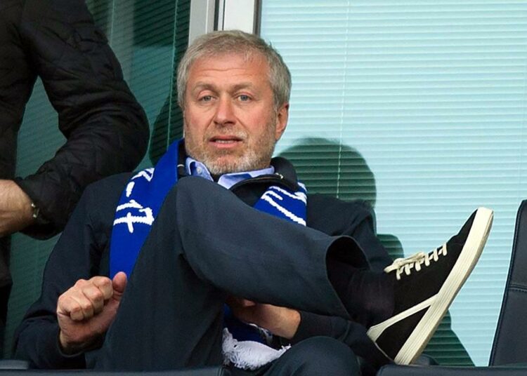 El gobierno británico sancionó a Roman Abramovich y quedó suspendida la venta del Chelsea