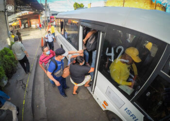 Gobierno mantiene funcionamiento de rutas 42 y 152 para movilizar a usuarios del transporte público