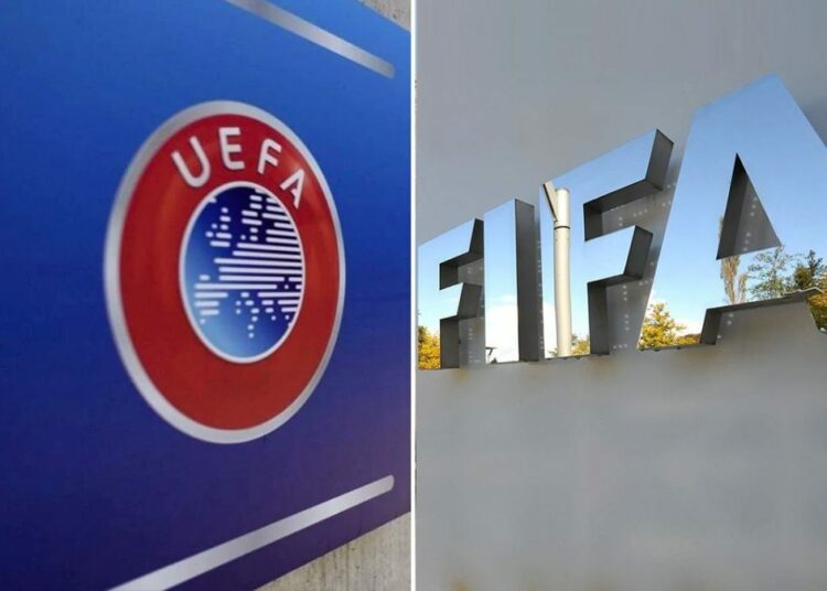 FIFA y UEFA analizan permitir que los futbolistas extranjeros de la Premier League rusa puedan marcharse libres.