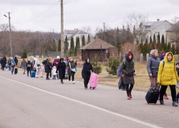 (Resumen) Civiles comienzan a evacuar Sumy e Irpin en Ucrania