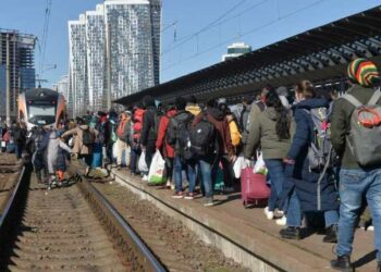 Más de 8.000 civiles fueron evacuados de varias ciudades ucranianas a través de corredores humanitarios