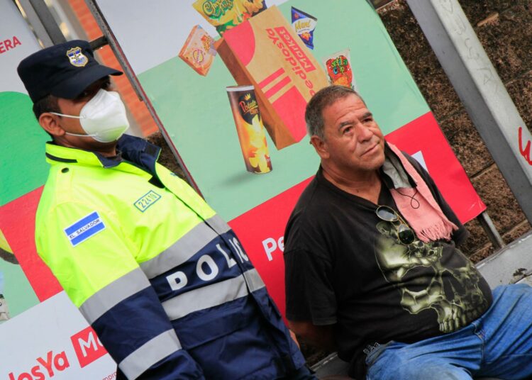 Captura a microbusero por «conducción peligrosa»: no porta licencia desde hace 6 años