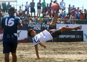 Víctor Parada, el goleador del Grupo B en la Liga de Fútbol Playa