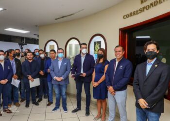 Ministros presentan ante la Asamblea Legislativa iniciativas de ley para proteger el bolsillo de los salvadoreños