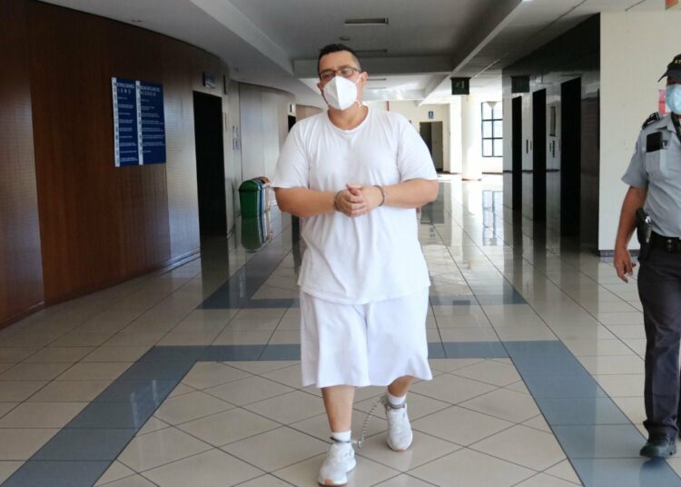 Condenan a144 jornadas de trabajo de utilidad pública a youtuber Roberto Silva