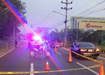 Se reportan dos fallecidos tras accidente en la Autopista a Comalapa