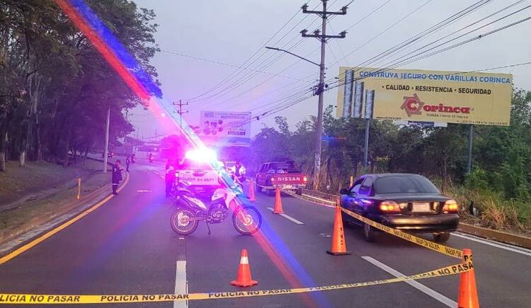 Se reportan dos fallecidos tras accidente en la Autopista a Comalapa