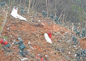 Hallan segunda caja negra de avión accidentado en China