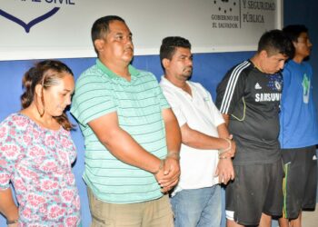 Cuatro hombres y una mujer son capturados por homicidio agravado en La Paz