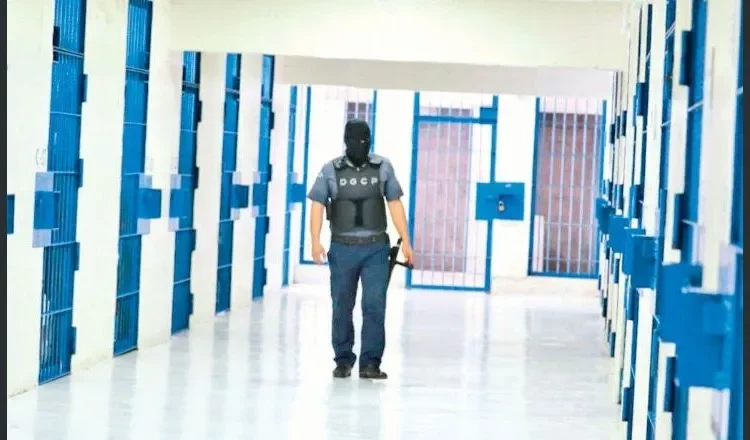 Presidente Nayib Bukele ordena decretar emergencia máxima en todos los penales